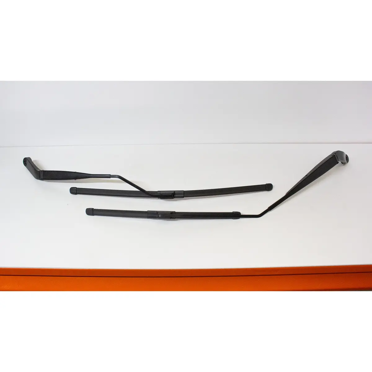 Used | Front Wiper Arm With Blades (Lhd) #002 | Honda Civic Type R | Fk8 2.0T K20c1 | 2017-2022 1
