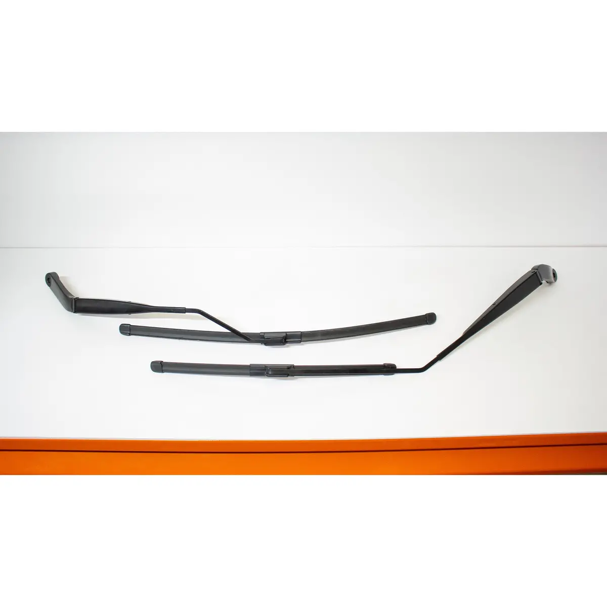 Used | Front Wiper Arm With Blades (Lhd) #001 | Honda Civic Type R | Fk8 2.0T K20c1 | 2017-2022 1